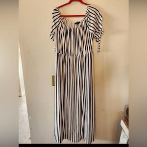 Vibe white and black 2x dress